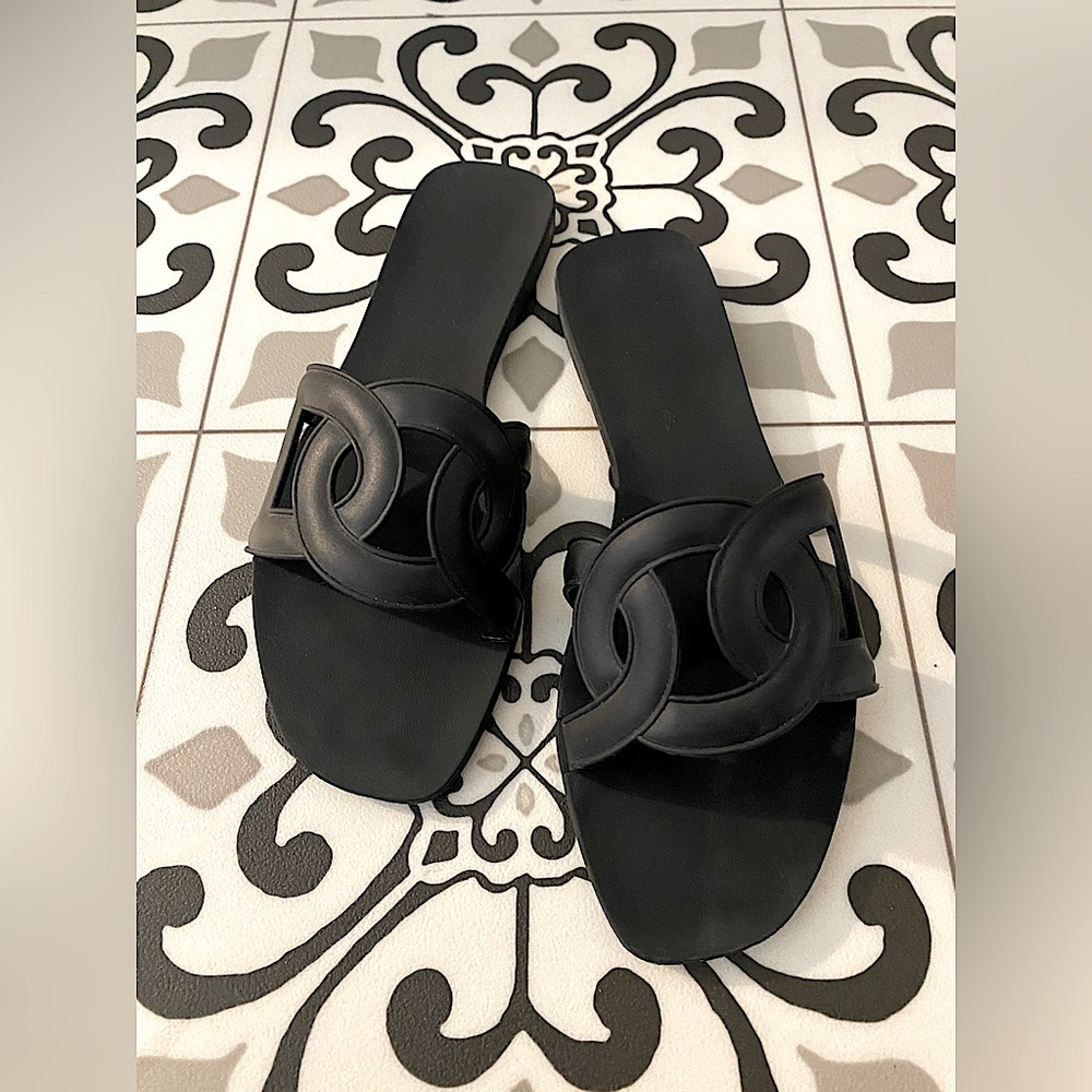 H SANDALS